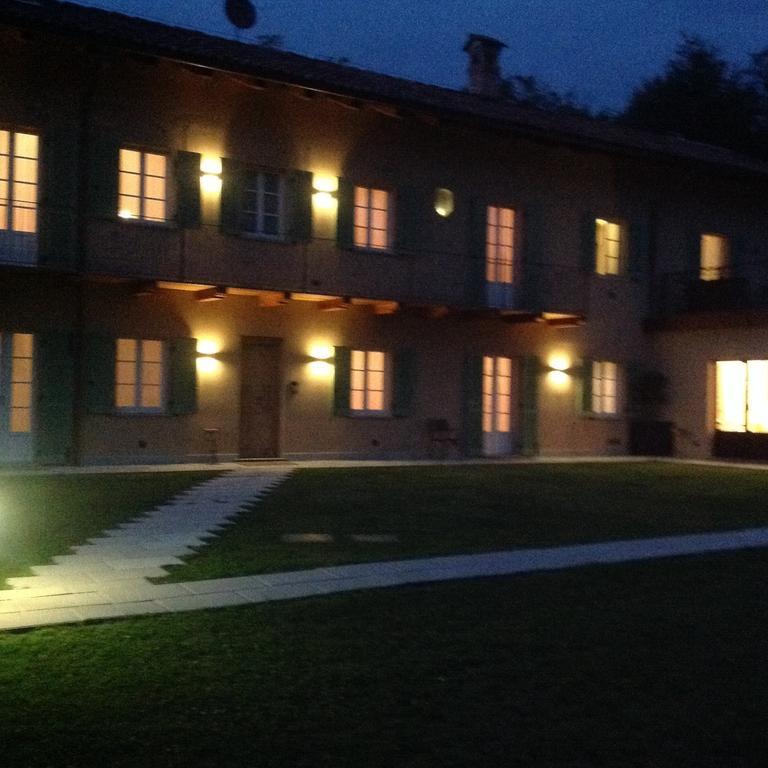 Sangrato 1883 Villa Monteu Roero Bilik gambar