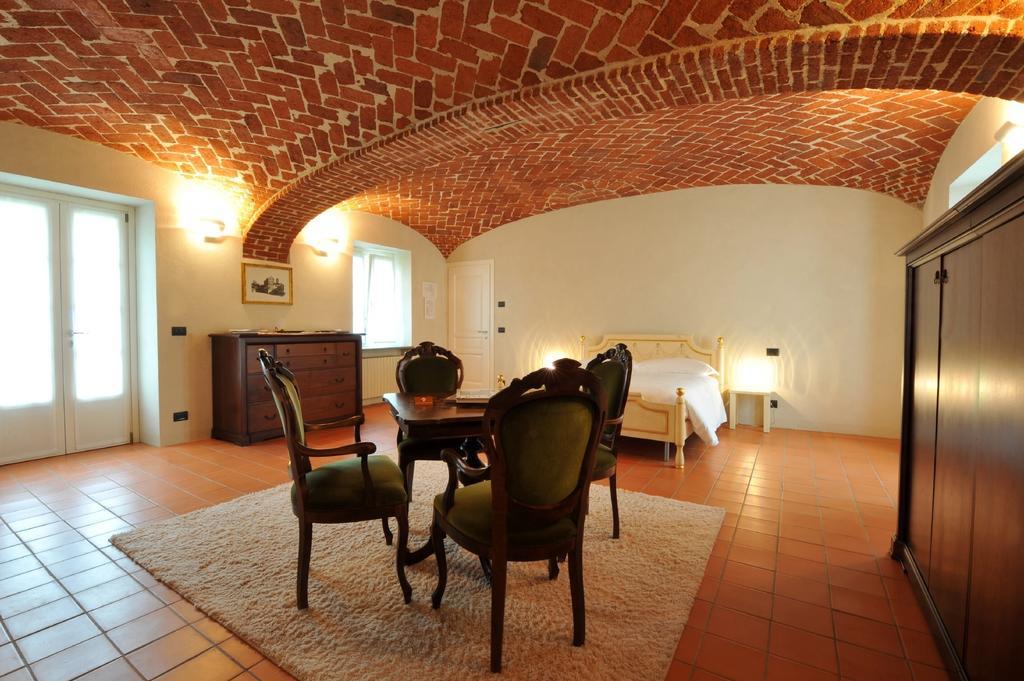 Sangrato 1883 Villa Monteu Roero Bilik gambar