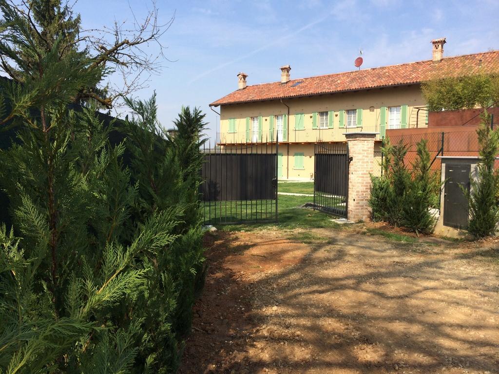 Sangrato 1883 Villa Monteu Roero Bilik gambar